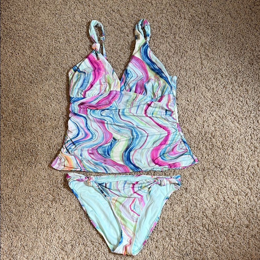 Mynah tankini set. Top size Large Bottoms size Medium